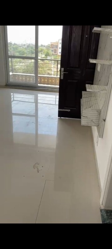 Room in 3 BHK Builder Floor at BPTP Park Towers, Sector 77 – for Rent