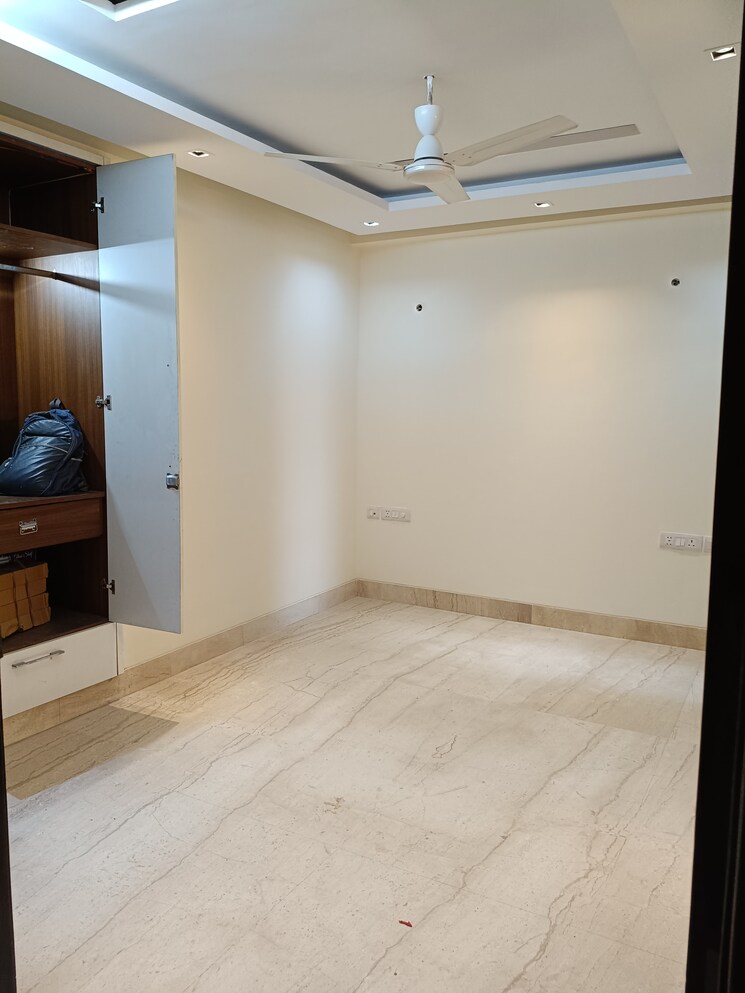 Room, maharani bagh 6 Bedroom 500 Sq.Yd. Independent House In Maharani Bagh Delhi 9045173