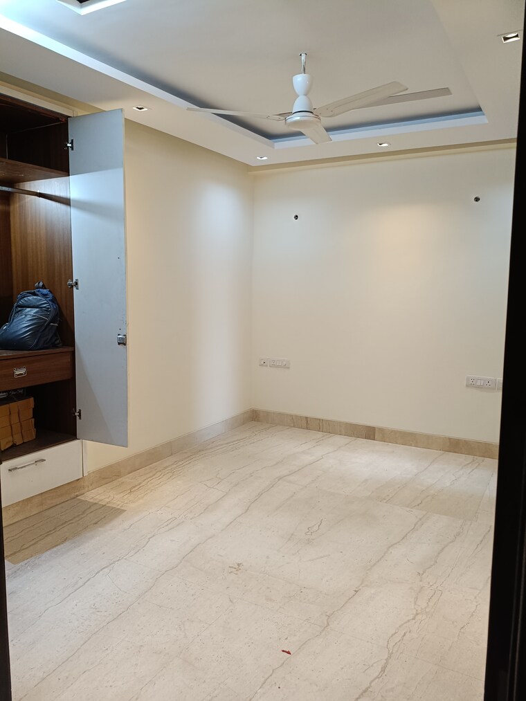 Room, maharani bagh 6 Bedroom 500 Sq.Yd. Independent House In Maharani Bagh Delhi 9045173