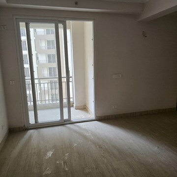 Room in 2 BHK Apartment at Panchsheel Greens, Sector 16 Greater Noida – for Sale