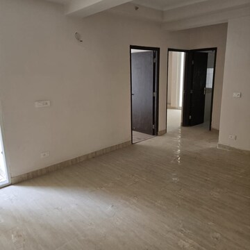 Room in 2 BHK Apartment at Panchsheel Greens, Sector 16 Greater Noida – for Sale