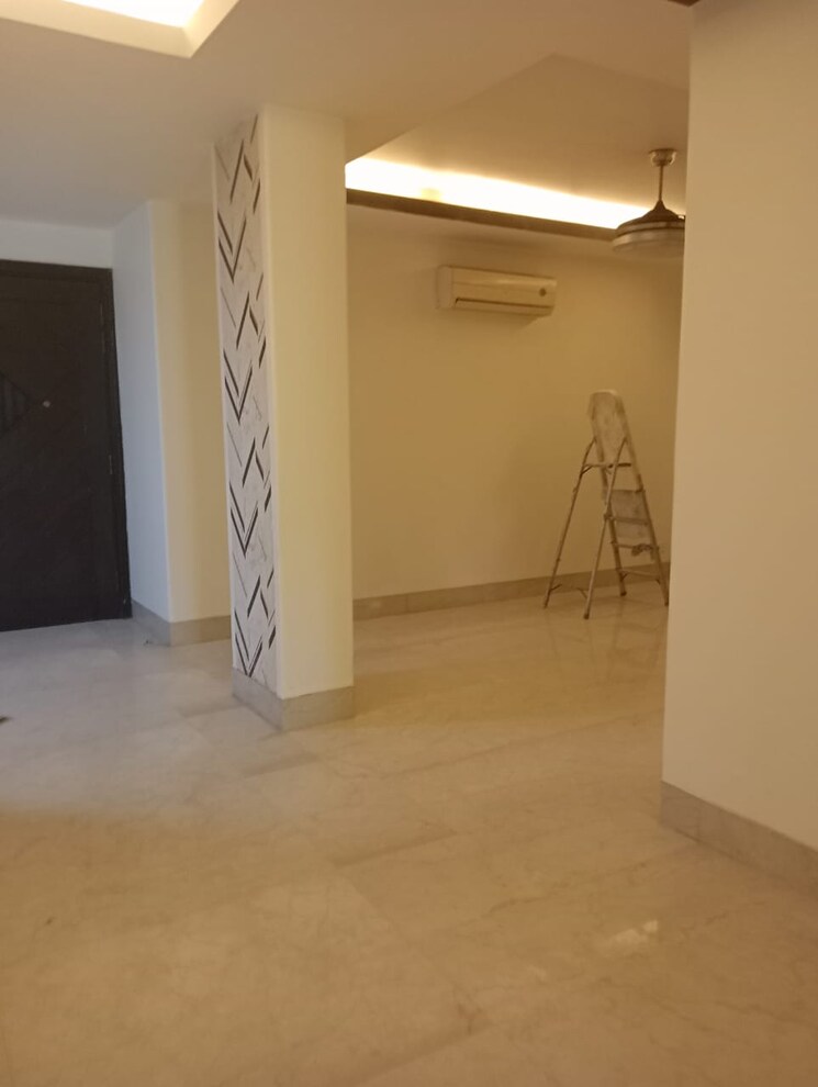 Room, lajpat nagar iii Commercial Office Space 4000 Sq.Ft. In Lajpat Nagar Iii Delhi 9045191