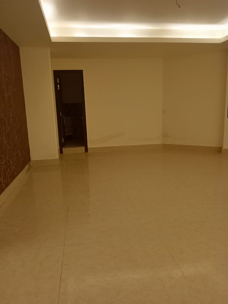 Room, lajpat nagar iii Commercial Office Space 4000 Sq.Ft. In Lajpat Nagar Iii Delhi 9045191