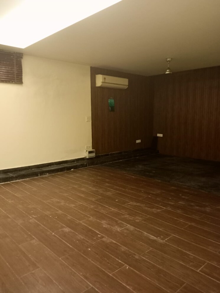 Room, lajpat nagar iii Commercial Office Space 4000 Sq.Ft. In Lajpat Nagar Iii Delhi 9045191