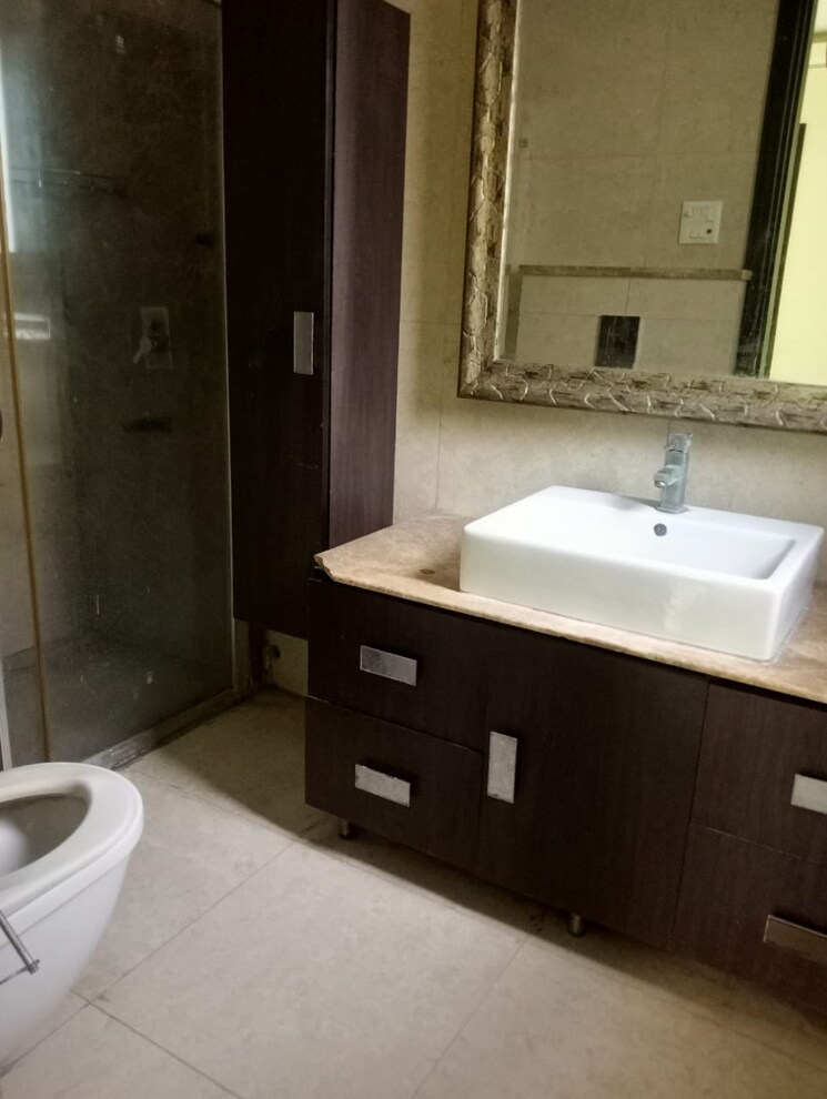 Bathroom, lajpat nagar iii Commercial Office Space 4000 Sq.Ft. In Lajpat Nagar Iii Delhi 9045191