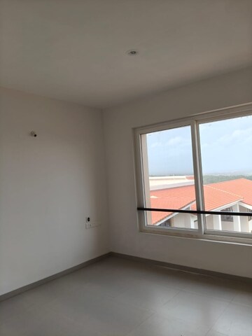 Room in 3 BHK Apartment at Kadamba Plateau – for Rent