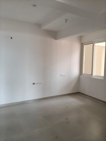 Room in 3 BHK Apartment at Kadamba Plateau – for Rent