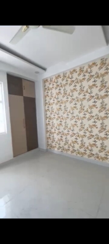 Room in 3 BHK Builder Floor at Knowledge Park V Greater Noida – for Rent