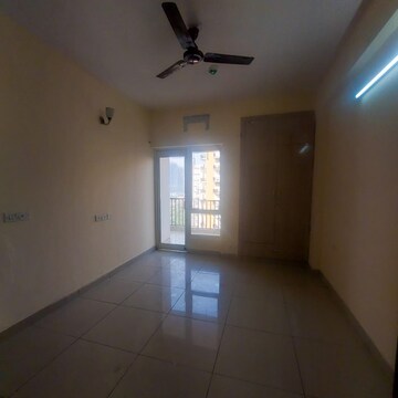 Room in 3 BHK Apartment at Panchsheel Hynish, Sector 1 Greater Noida – for Rent