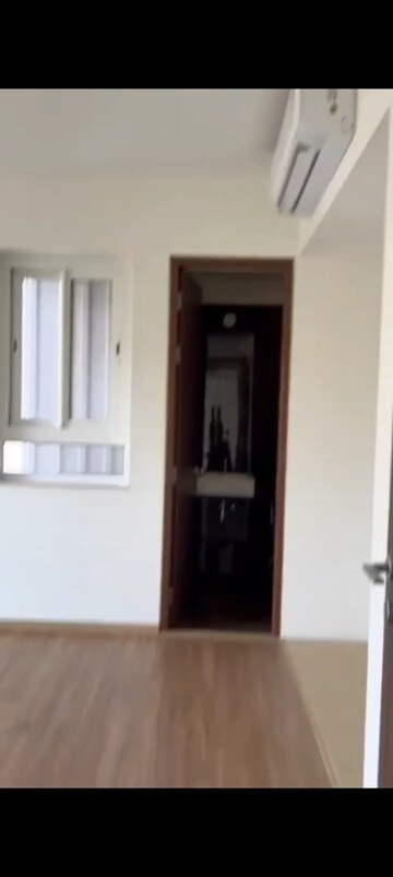 Room in 2 BHK Apartment at Indiabulls One Indiabulls, Pokhran Road No Two – for Rent