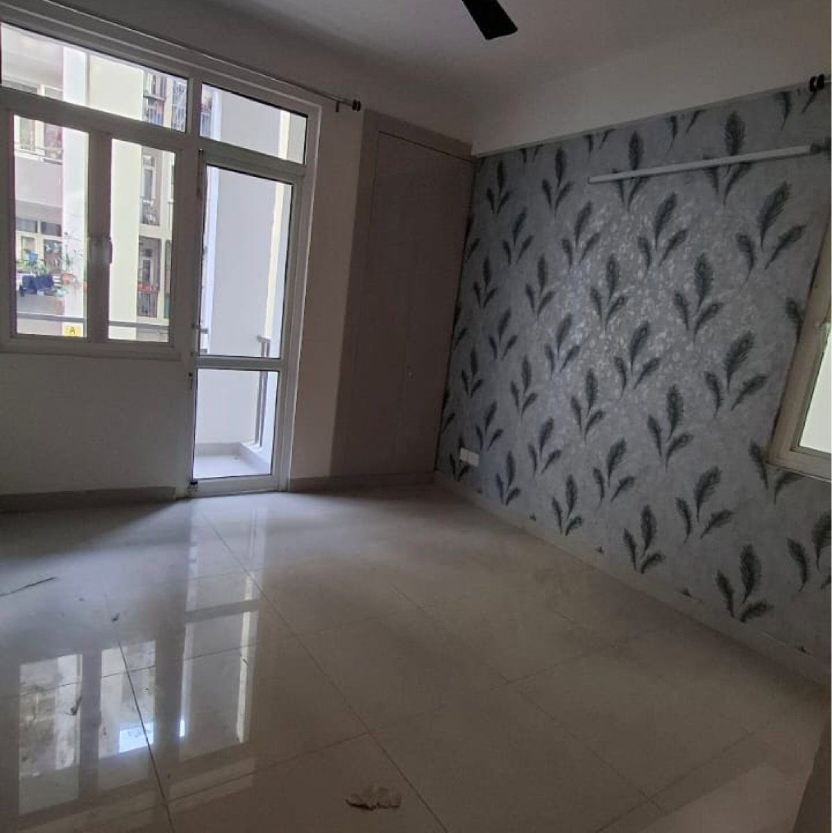 2 BHK 900 Sq.Ft. Apartment in Wave Floors Premium