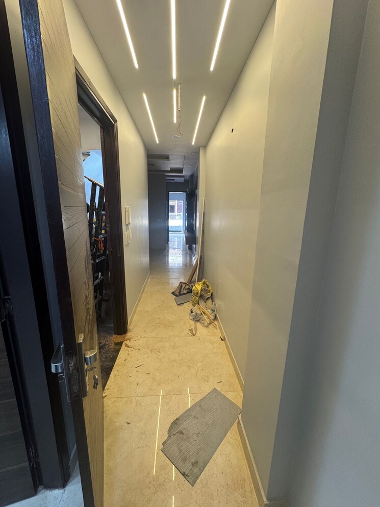 undefined, kirti nagar 4 Bedroom 200 Sq.Yd. Apartment In Kirti Nagar Delhi 9045280