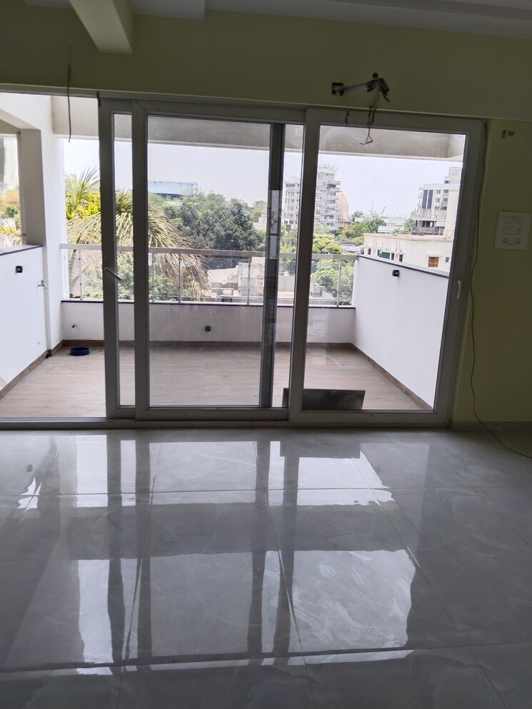 Balcony, ram nagar 3 Bedroom 1350 Sq.Ft. Apartment In Ram Nagar Nagpur 9045304