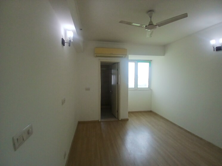 Room, dlf-park-place 3 Bedroom 1984 Sq.Ft. Apartment In Sector 54 Gurgaon 9045354