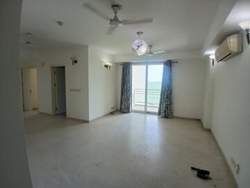 Room in 3 BHK Apartment at DLF Park Place, Sector 54 – for Rent
