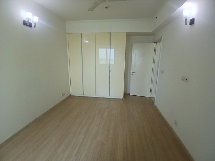 Room, dlf-park-place 3 Bedroom 1984 Sq.Ft. Apartment In Sector 54 Gurgaon 9045354