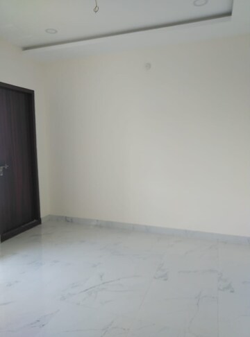 Room in 3 BHK Apartment at Old Bowenpally – for Sale