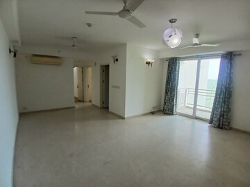 Room in 3 BHK Apartment at DLF Park Place, Sector 54 – for Rent