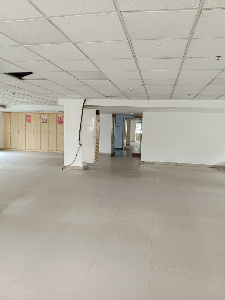Room, new friends colony Commercial Office Space in IT/SEZ 2100 Sq.Ft. In New Friends Colony Delhi 9045412
