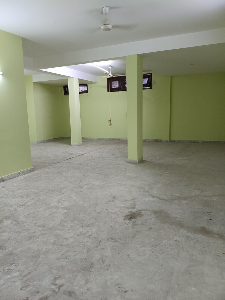 Room, new friends colony Commercial Office Space in IT/SEZ 2100 Sq.Ft. In New Friends Colony Delhi 9045412