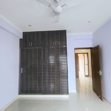 Room in 2.5 BHK Builder Floor at Sector 23 – for Rent