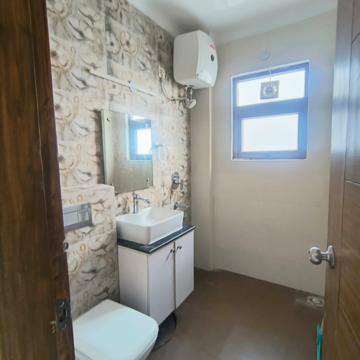 Bathroom in 2.5 BHK Builder Floor at Sector 23 – for Rent
