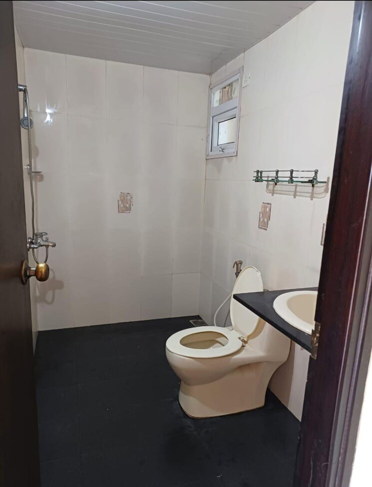 Bathroom, klassik-benchmark 2.5 Bedroom 1650 Sq.Ft. Apartment In Bannerghatta Road Bangalore 9045410