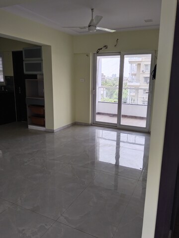 Room in 3 BHK Builder Floor at Dharampeth – for Rent