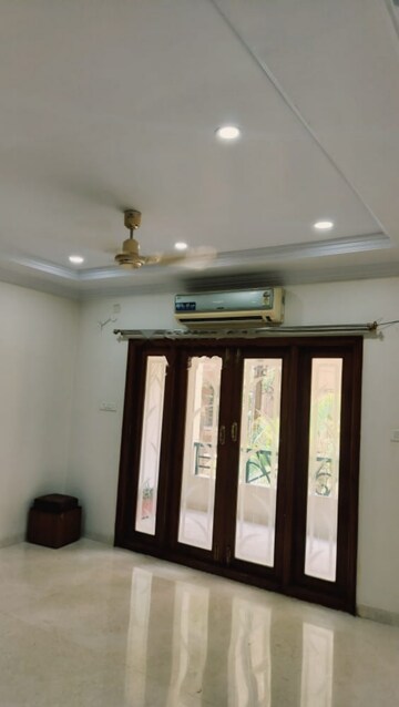 Furnished Amenities in 4 BHK Apartment at Aditya Windsor, Hi Tech City – for Rent