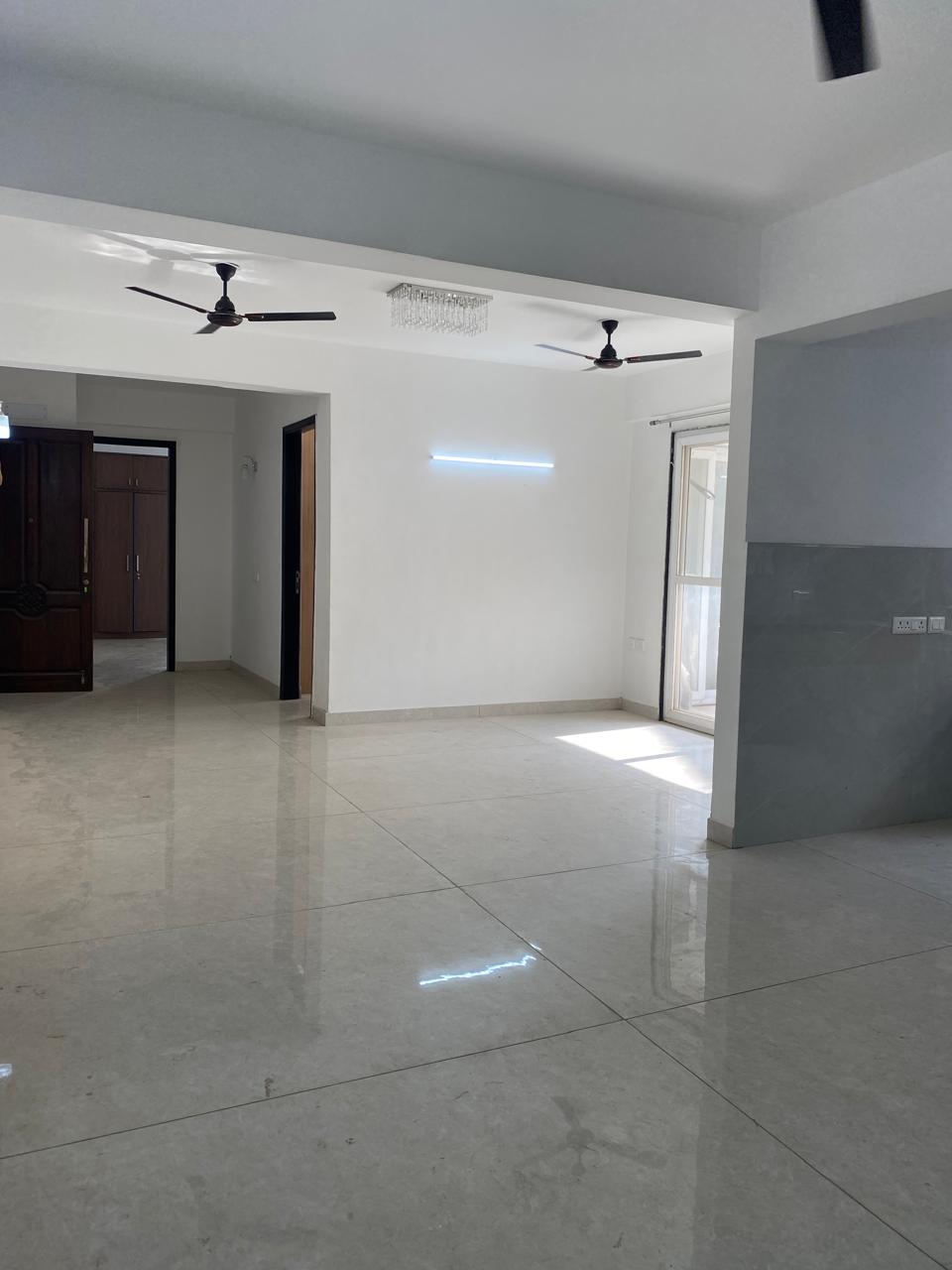5 BHK 3500 Sq.Ft. Apartment in Emerald Green