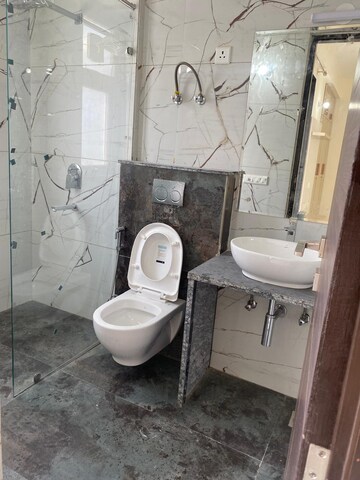 Bathroom in 5 BHK Apartment at Emerald Green, Sector 52 – for Rent