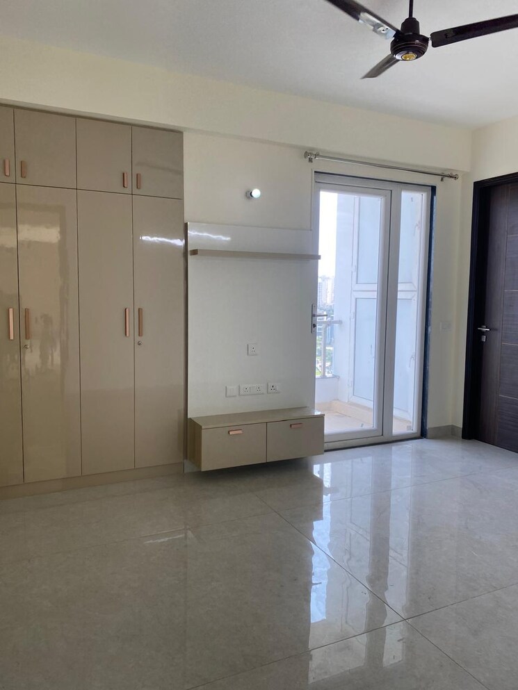 Room, emerald-green 5 Bedroom 3500 Sq.Ft. Apartment In Sector 52 Gurgaon 9045508