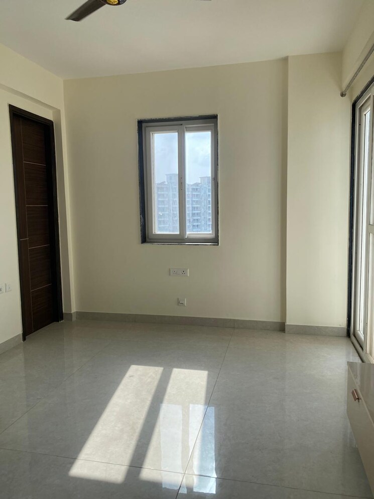 Room, emerald-green 5 Bedroom 3500 Sq.Ft. Apartment In Sector 52 Gurgaon 9045508