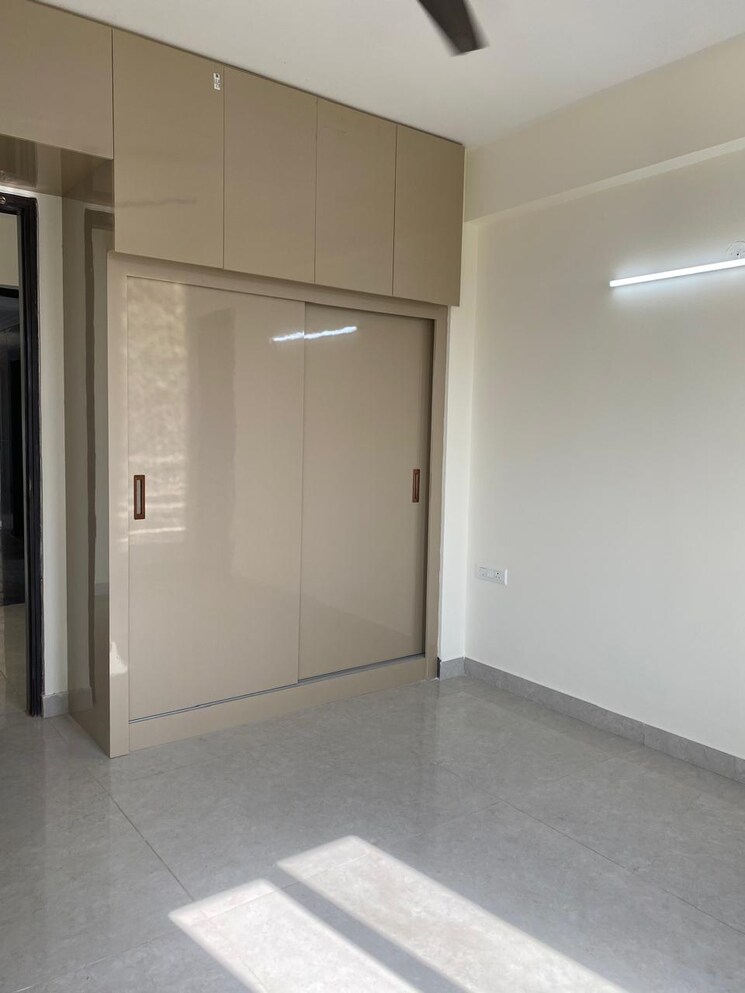 Room, emerald-green 5 Bedroom 3500 Sq.Ft. Apartment In Sector 52 Gurgaon 9045508