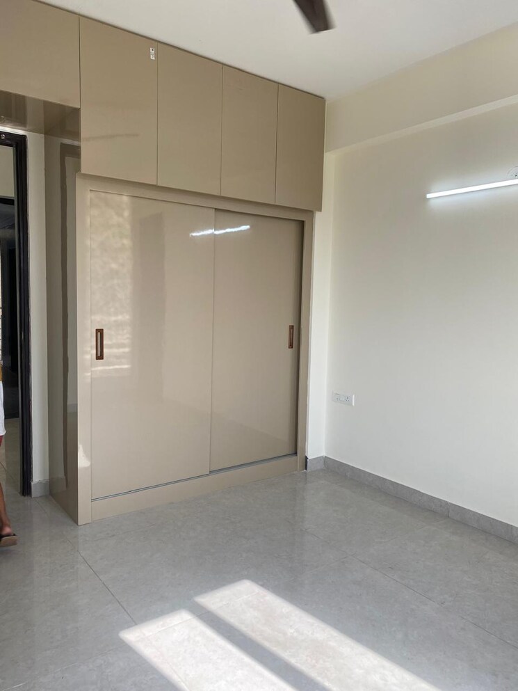 Room, emerald-green 5 Bedroom 3500 Sq.Ft. Apartment In Sector 52 Gurgaon 9045508