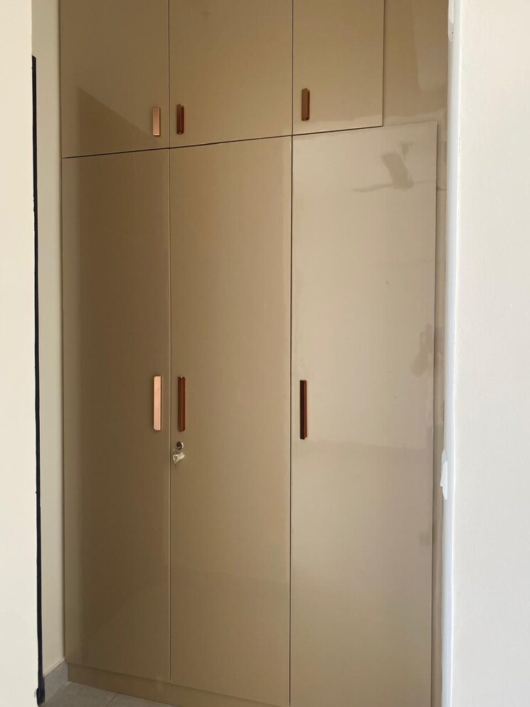 undefined, emerald-green 5 Bedroom 3500 Sq.Ft. Apartment In Sector 52 Gurgaon 9045508