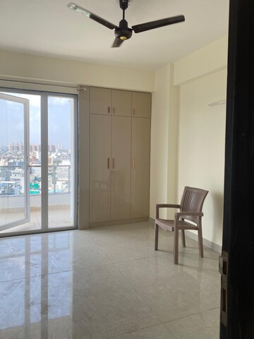 Building Lobby in 5 BHK Apartment at Emerald Green, Sector 52 – for Rent