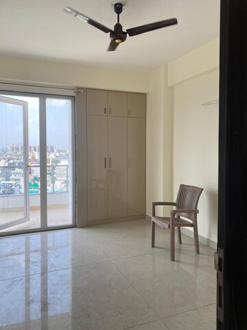 Building Lobby in 5 BHK Apartment at Emerald Green, Sector 52 – for Rent