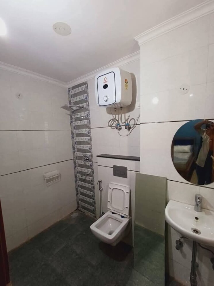 Bathroom, saket 3 Bedroom 1500 Sq.Ft. Apartment In Saket Delhi 9045516