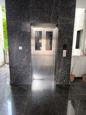 Lift in 3 BHK Apartment at Vasant Kunj – for Sale