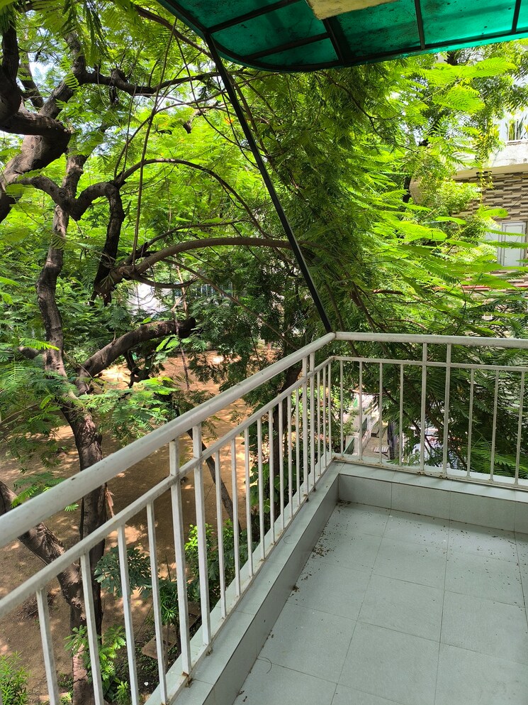 Balcony, vasant kunj 3 Bedroom 1500 Sq.Ft. Apartment In Vasant Kunj Delhi 9045702