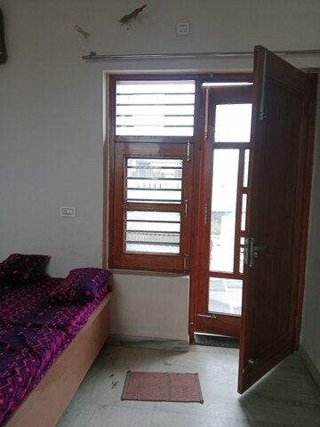 Room in 1.5 BHK Builder Floor at Sector 18 – for Rent