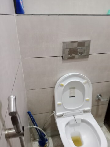 Bathroom in 1.5 BHK Builder Floor at Sector 18 – for Rent