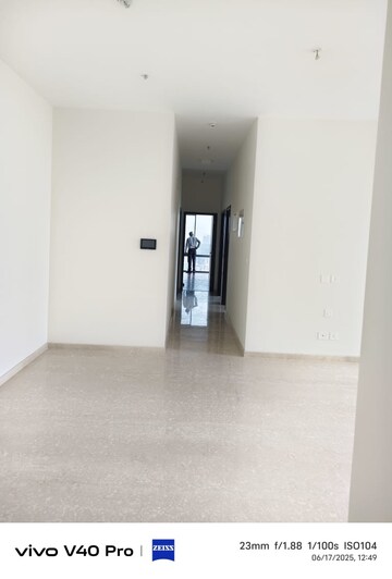 Room in 3 BHK Apartment at Piramal Mahalaxmi, Mahalaxmi – for Rent