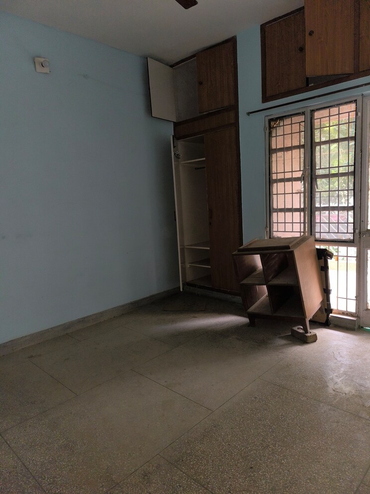 Room, vasant kunj 3 Bedroom 1400 Sq.Ft. Apartment In Vasant Kunj Delhi 9045823