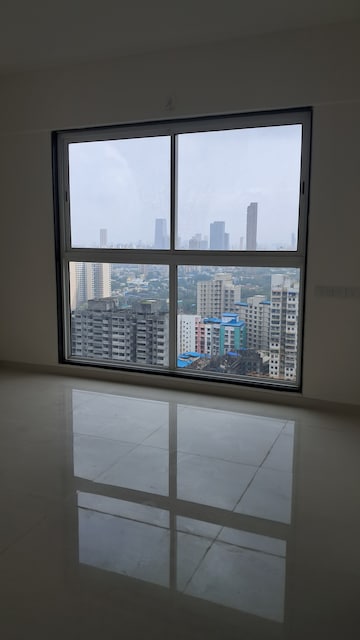 Room in 3 BHK Apartment at Runwal Nirvana, Parel – for Rent