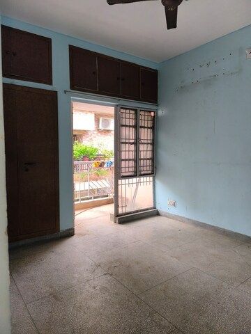 Room in 3 BHK Apartment at Vasant Kunj – for Sale