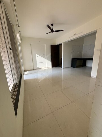 Room in 2 BHK Apartment at Jhamtani Vision Ace Phase 1, Tathawade – for Rent