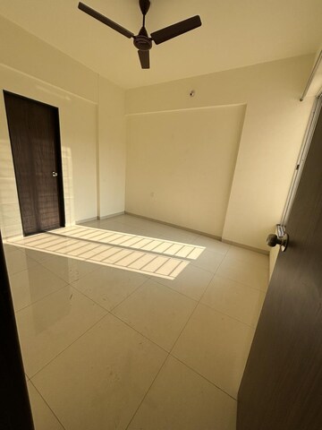 Room in 2 BHK Apartment at Jhamtani Vision Ace Phase 1, Tathawade – for Rent