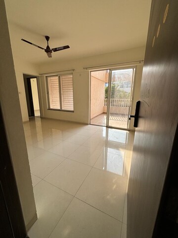 Room in 2 BHK Apartment at Jhamtani Vision Ace Phase 1, Tathawade – for Rent